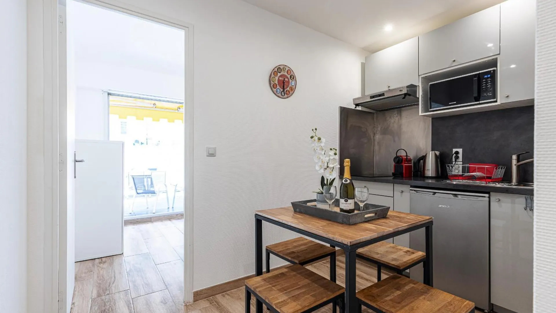 1 Bdr Large Terrace Apartment Nice