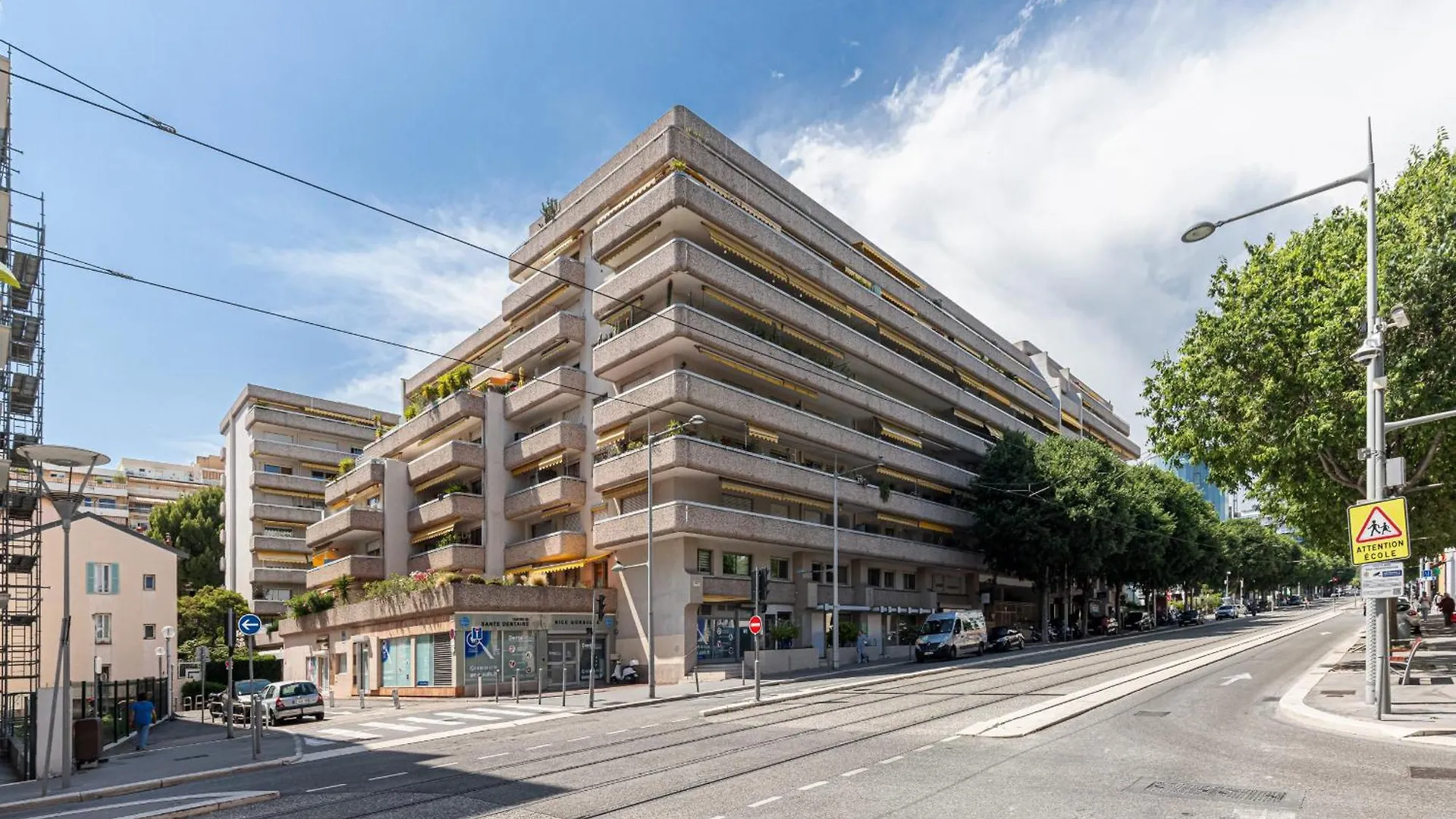 1 Bdr Large Terrace Apartment Nice 0*,