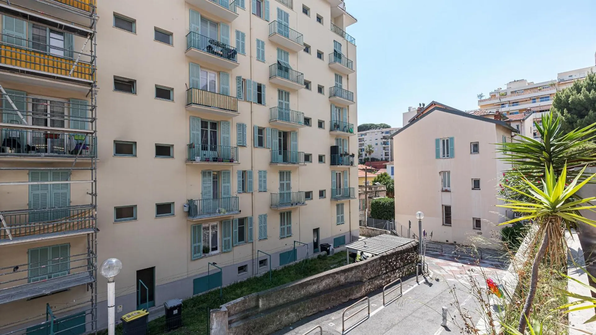 1 Bdr Large Terrace Apartment Nice