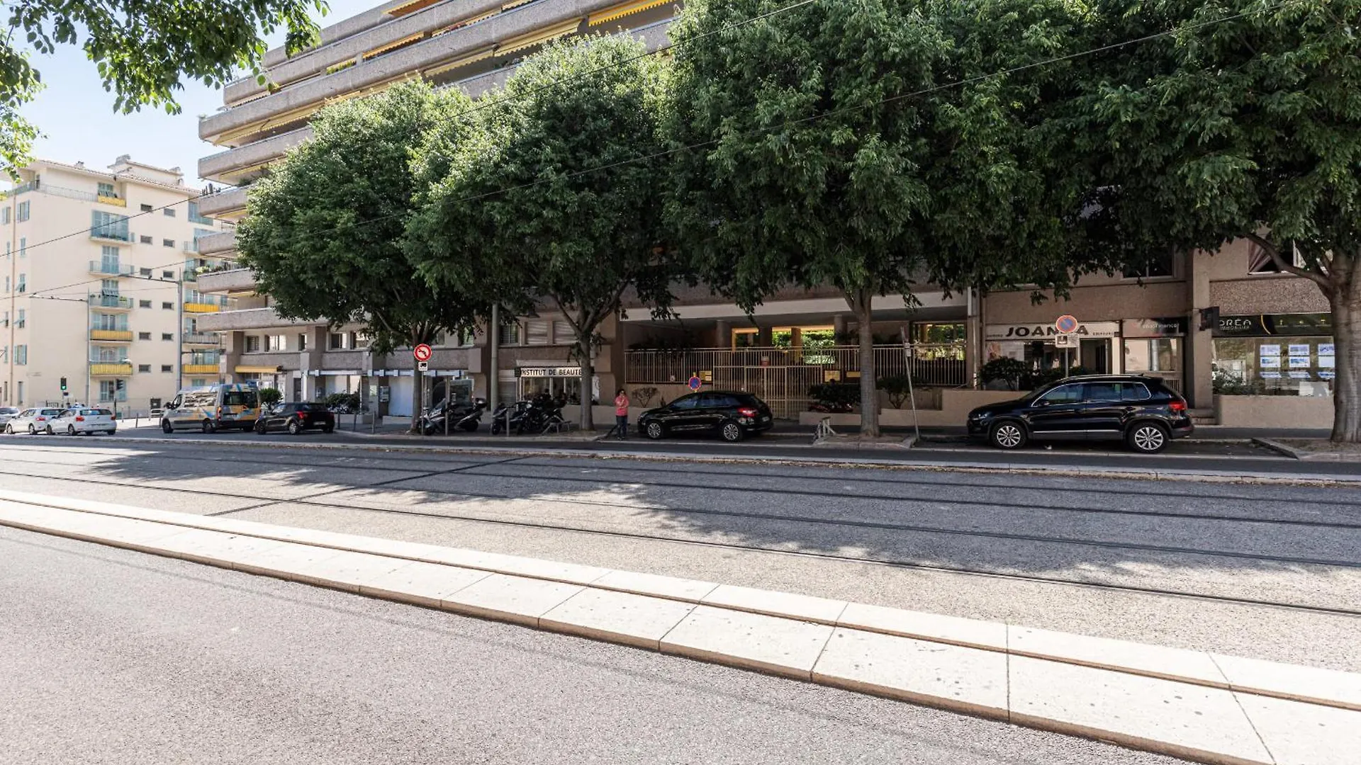 1 Bdr Large Terrace Apartment Nice