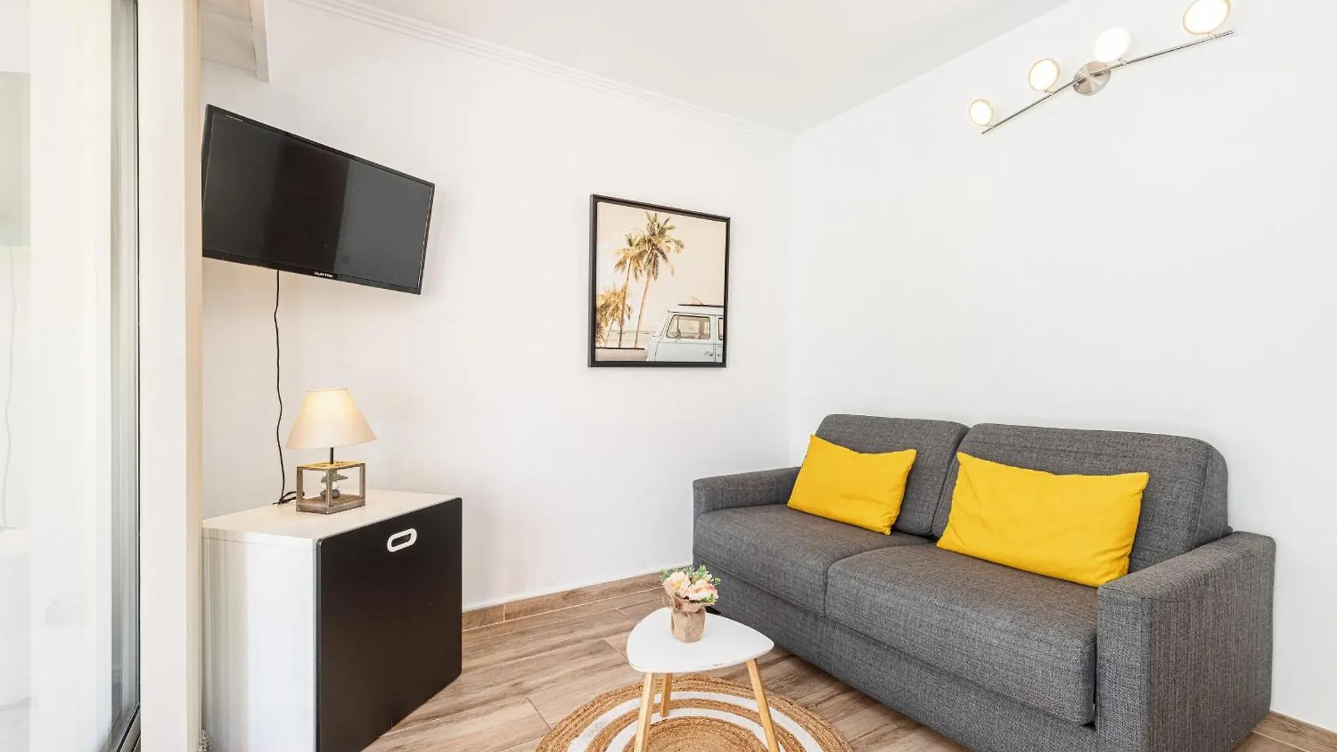1 Bdr Large Terrace Apartment Nice 0*,