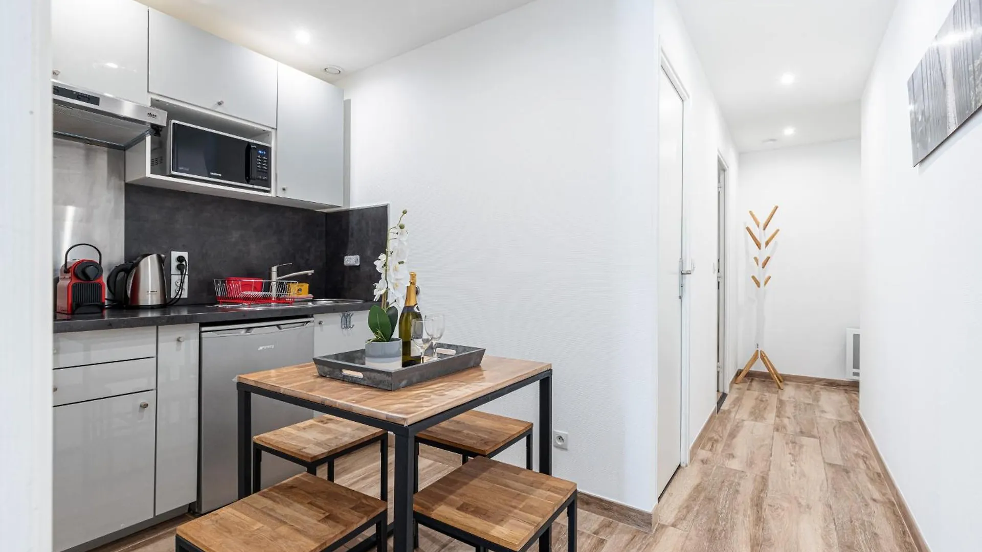 1 Bdr Large Terrace Apartment Nice 0*,  France